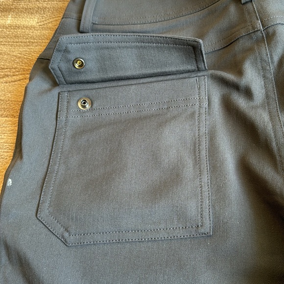 Lululemon men’s shorts - Picture 6 of 8